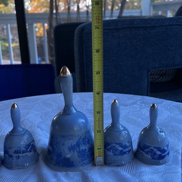 Currier and Ives 5 piece porcelain cobalt blue winter scene bell set - Picture 6 of 6